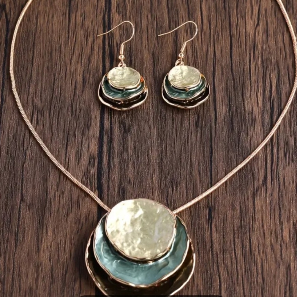 Necklace and Earrings set - Picture 4 of 7